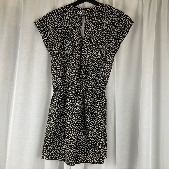 Black and Tan Tie Romper with Open Back - Picture 3 of 5